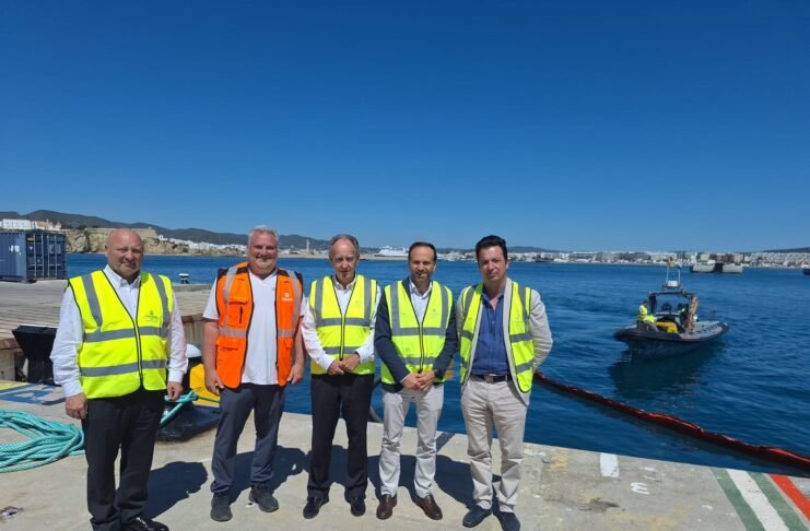 rescatan barco hundido incendio ibiza